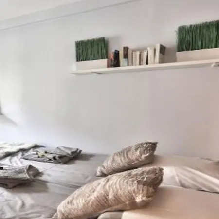Eiffel Tower Apartment *