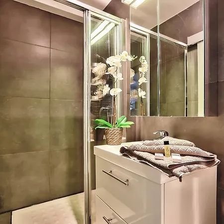Eiffel Tower Apartment Paris